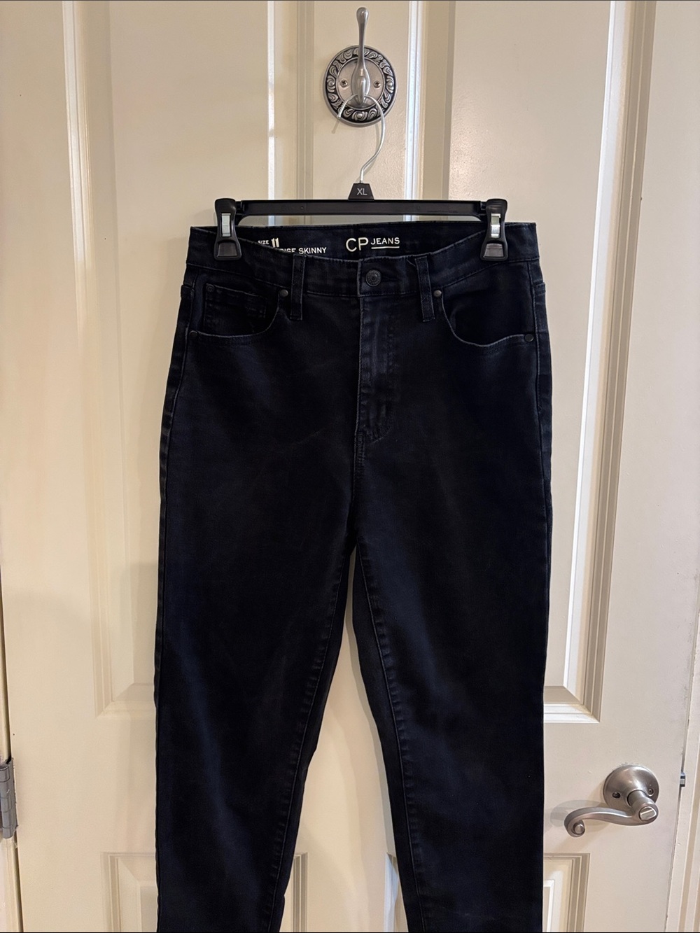 Junior’s Black Skinny Jeans